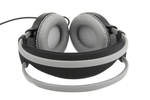 AKG K77, Closed-Back Circumaural Headphones _Uit assortiment J&H licht en geluid 4