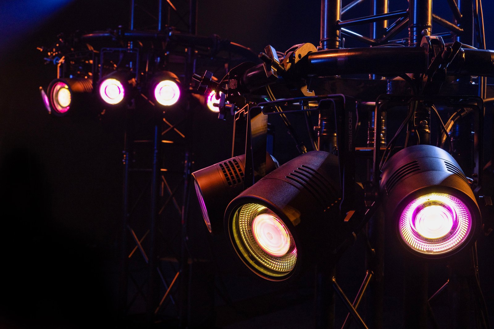 Showtec titan strobe 200 FX LED-strobe met RGBW-ringeffect Entertainment- verlichting J&H licht en geluid 15 Showtec titan strobe 200 FX LED-strobe met RGBW-ringeffect Entertainment- verlichting J&H licht en geluid 15