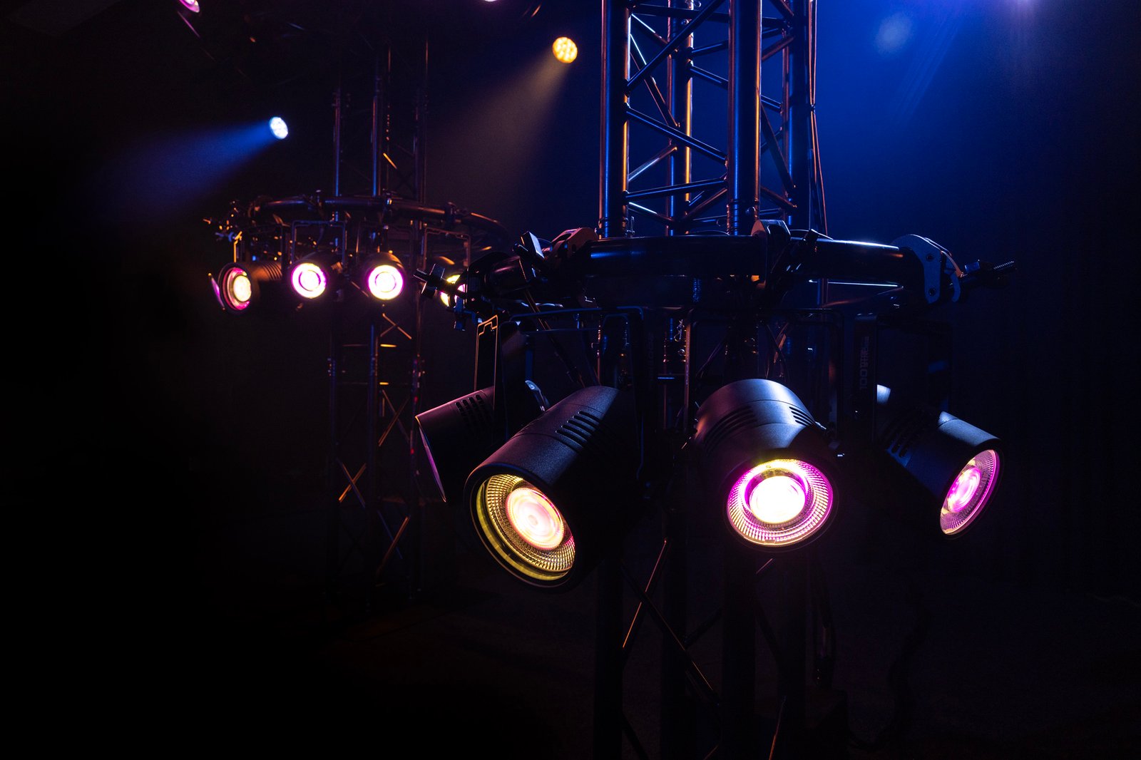 Showtec titan strobe 200 FX LED-strobe met RGBW-ringeffect Entertainment- verlichting J&H licht en geluid 16 Showtec titan strobe 200 FX LED-strobe met RGBW-ringeffect Entertainment- verlichting J&H licht en geluid 16