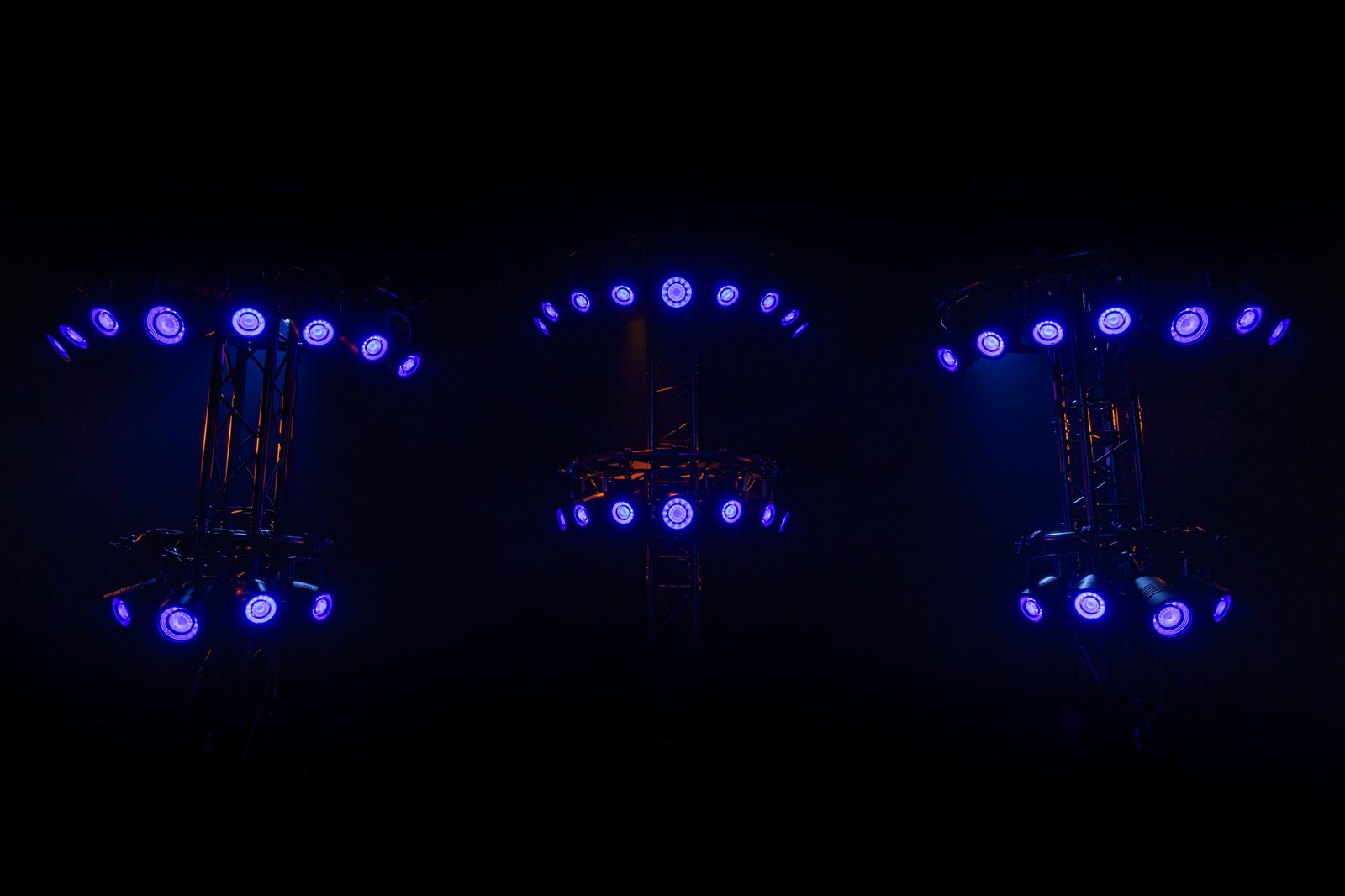 Showtec titan strobe 200 FX LED-strobe met RGBW-ringeffect Entertainment- verlichting J&H licht en geluid 20 Showtec titan strobe 200 FX LED-strobe met RGBW-ringeffect Entertainment- verlichting J&H licht en geluid 20