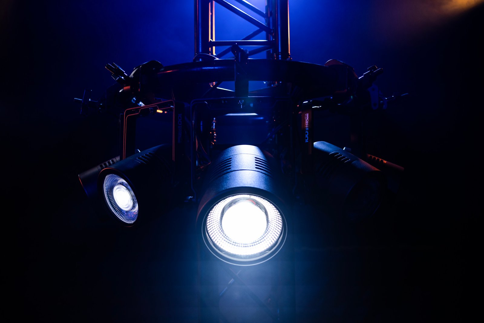 Showtec titan strobe 200 FX LED-strobe met RGBW-ringeffect Entertainment- verlichting J&H licht en geluid 24 Showtec titan strobe 200 FX LED-strobe met RGBW-ringeffect Entertainment- verlichting J&H licht en geluid 24