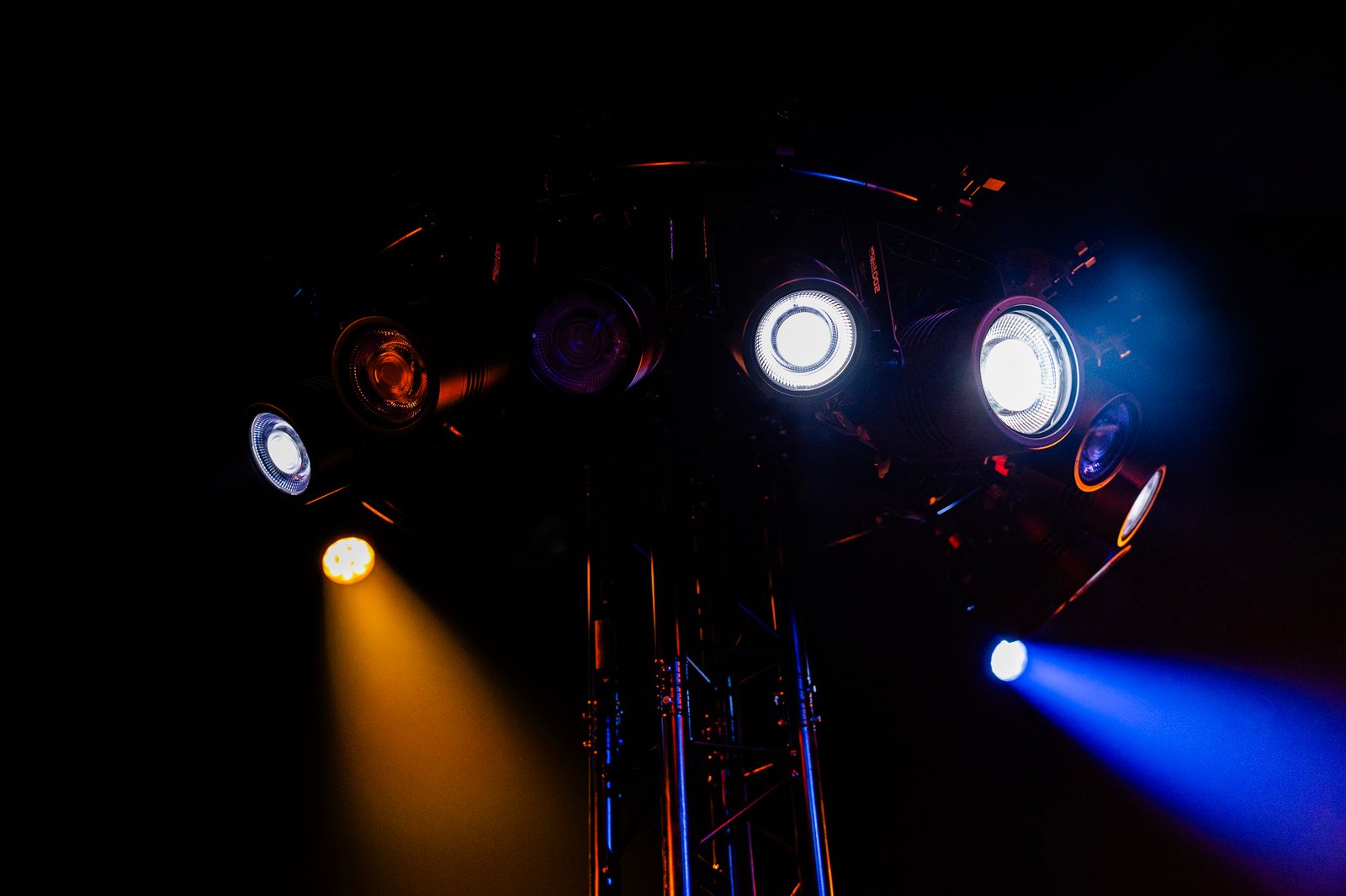 Showtec titan strobe 200 FX LED-strobe met RGBW-ringeffect Entertainment- verlichting J&H licht en geluid 25 Showtec titan strobe 200 FX LED-strobe met RGBW-ringeffect Entertainment- verlichting J&H licht en geluid 25