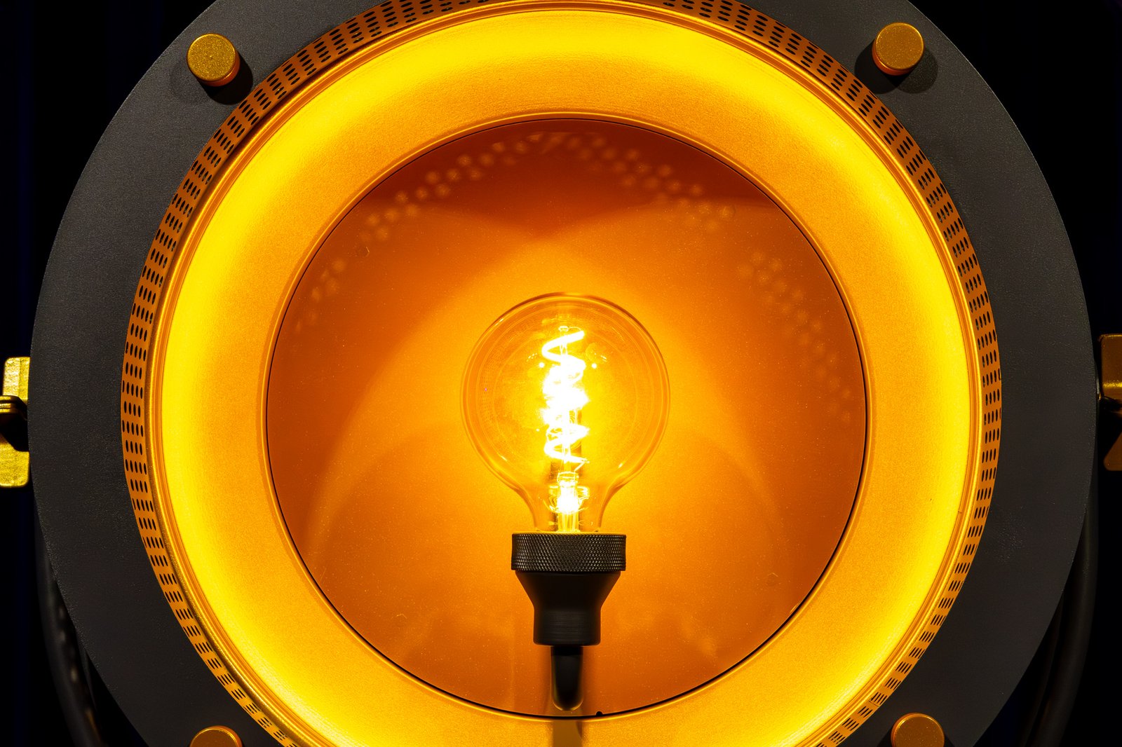 Showtec Edison Vintage V1 retro DMX LED-dimmer met E27-fitting Decoratieve verlichting J&H licht en geluid 7 Showtec Edison Vintage V1 retro DMX LED-dimmer met E27-fitting Decoratieve verlichting J&H licht en geluid 7