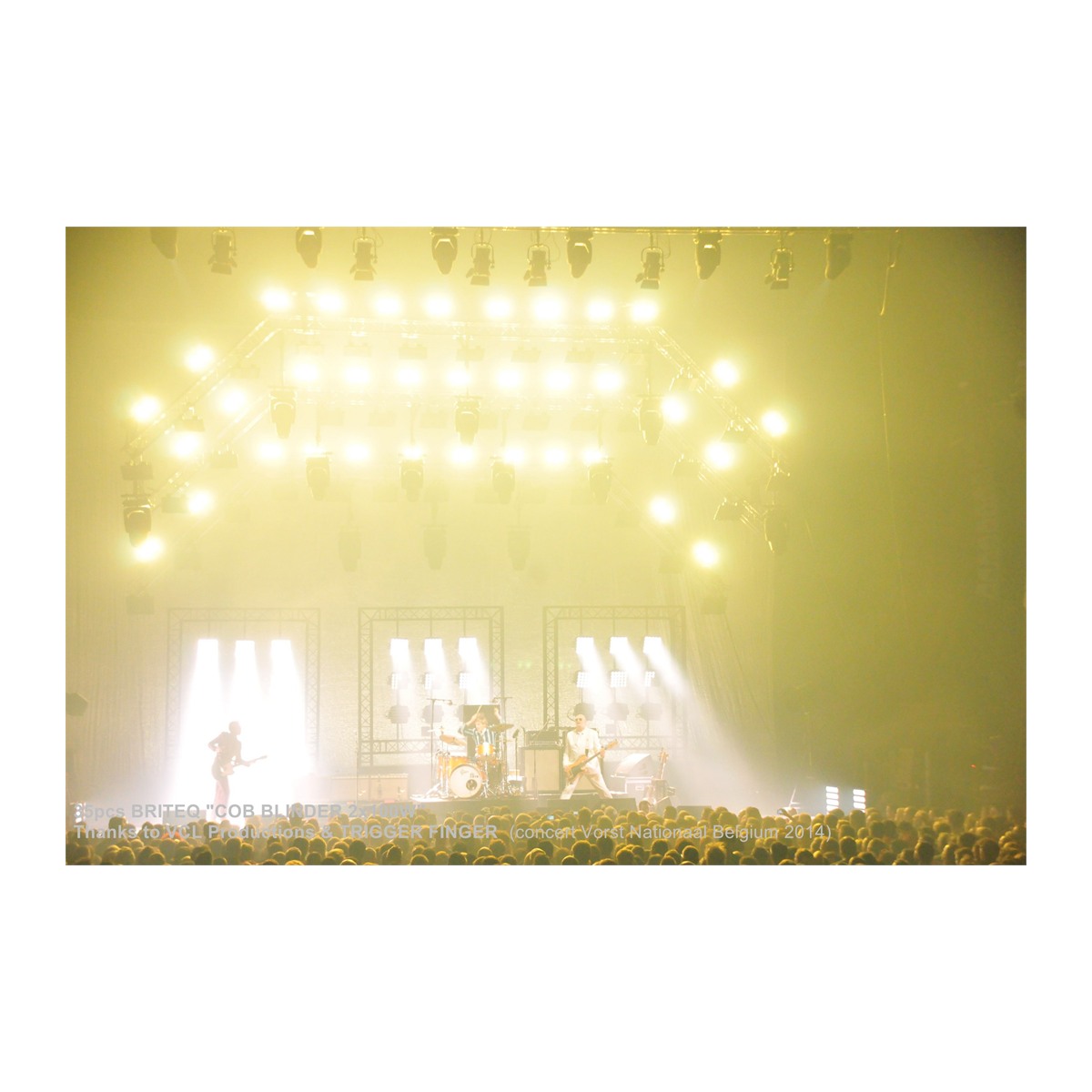 BRITEQ COB Blinder 2x100W LED blinder, 2x 100W COB en 60° Stroboscoop J&H licht en geluid 5 BRITEQ COB Blinder 2x100W LED blinder, 2x 100W COB en 60° Stroboscoop J&H licht en geluid 5