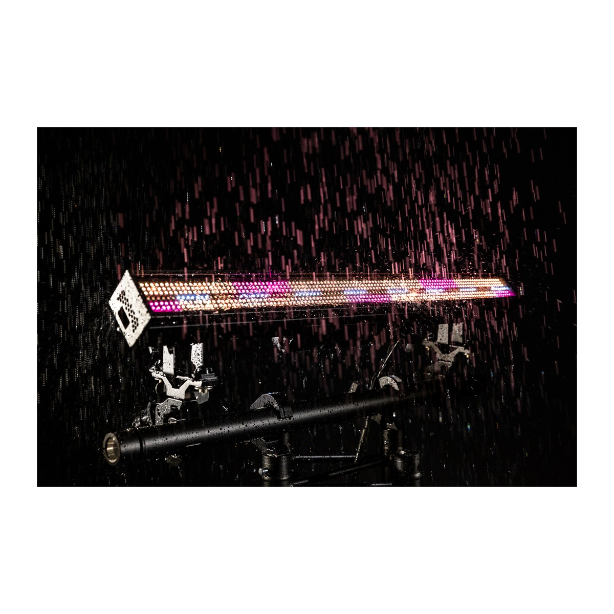 BRITEQ BTI-LIGHTSTRIKE IP66 outdoor LED pixel mapping bar, 112 CW leds en 672 RGB leds Stroboscoop J&H licht en geluid 6 BRITEQ BTI-LIGHTSTRIKE IP66 outdoor LED pixel mapping bar, 112 CW leds en 672 RGB leds Stroboscoop J&H licht en geluid 6