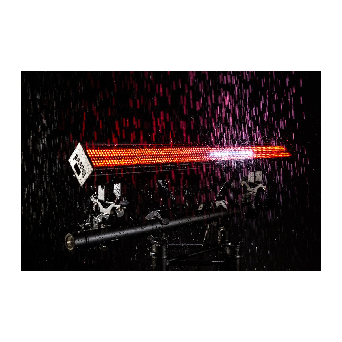 BRITEQ BTI-LIGHTSTRIKE IP66 outdoor LED pixel mapping bar, 112 CW leds en 672 RGB leds Stroboscoop J&H licht en geluid 9 BRITEQ BTI-LIGHTSTRIKE IP66 outdoor LED pixel mapping bar, 112 CW leds en 672 RGB leds Stroboscoop J&H licht en geluid 9