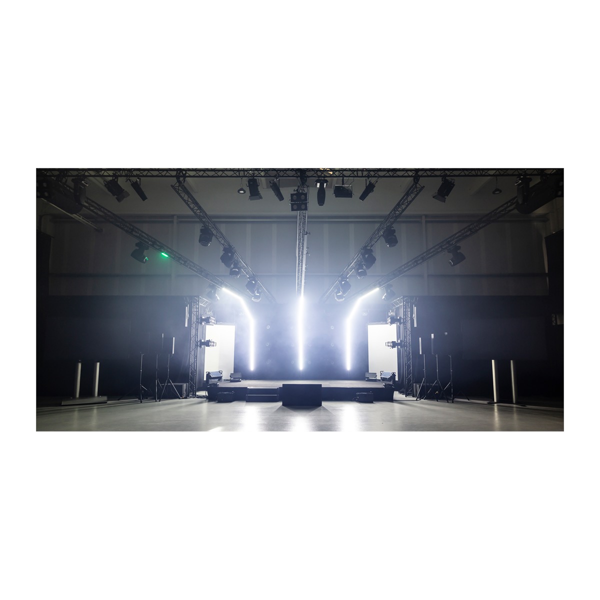 BRITEQ BTI-LIGHTSTRIKE IP66 outdoor LED pixel mapping bar, 112 CW leds en 672 RGB leds Stroboscoop J&H licht en geluid 12 BRITEQ BTI-LIGHTSTRIKE IP66 outdoor LED pixel mapping bar, 112 CW leds en 672 RGB leds Stroboscoop J&H licht en geluid 12