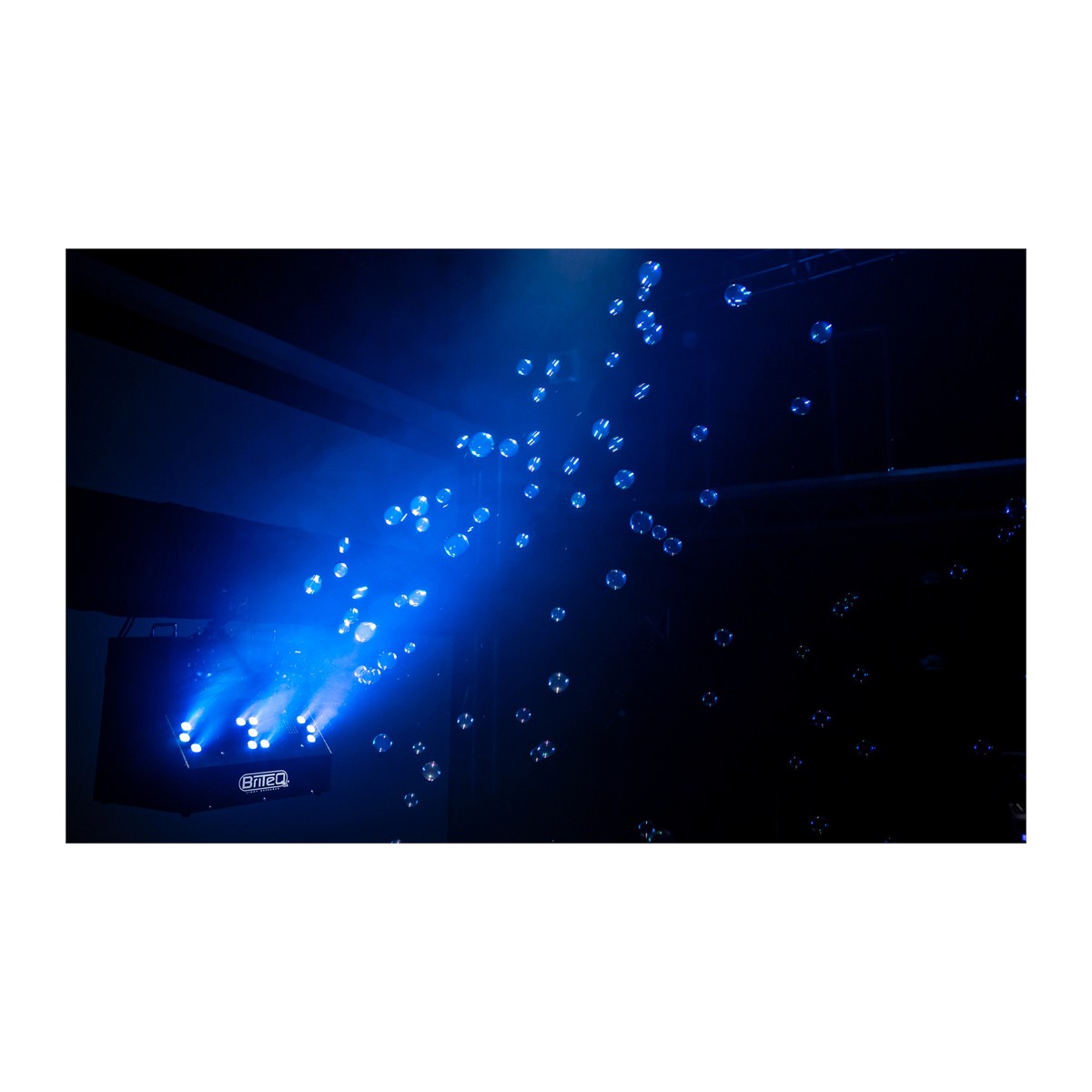BRITEQ BT-BUBBLEFOG bubble- en rookmachine met 11x 8W RGBA LED’s Bellenblaasmachines J&H licht en geluid 4 BRITEQ BT-BUBBLEFOG bubble- en rookmachine met 11x 8W RGBA LED’s Bellenblaasmachines J&H licht en geluid 4