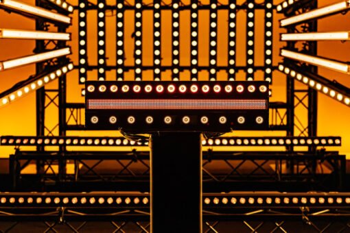 SHOWTEC Photon Sunstrip LED-balk met tungsten-simulatie — toepassingsvoorbeeld 01